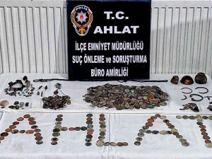 Bitlis’te Sikke Ve Tarihi Eser Ele Geçirildi