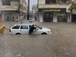 Gazze Şeridi’nde Caddeler Sular Altında Kaldı