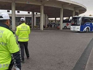 Otobüs Kazaları Trafik Ekiplerini Harekete Geçirdi