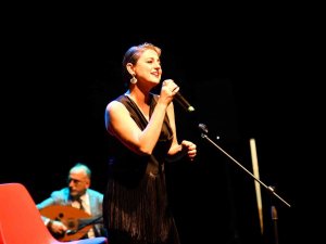 Sanatçı Dilek Türkan Kadife Sesiyle Balıkesirliler’i Mest Etti