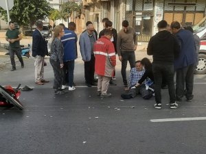 Motosiklet İle Otomobil Çarpıştı: 1 Yaralı