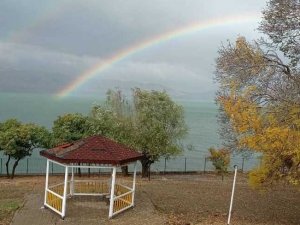 Yağmur Sonrası Oluşan Gökkuşağı Hayran Bıraktı