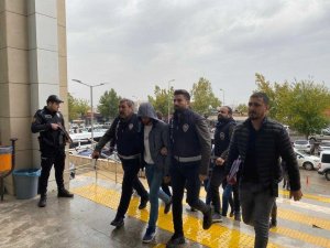 Siverek’te Parktaki Bankları Yakanlar Adliyeye Sevk Edildi