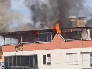Çatı Katında Çıkan Yangın Korkuttu