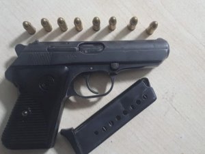 Selçuk’ta Çeşitli Suçlardan Arananlara Ve Zehir Tacirlerine Baskın: 24 Gözaltı