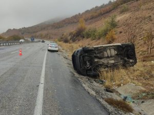 Kontrolden Çıkan Otomobil Devrildi: 2 Yaralı