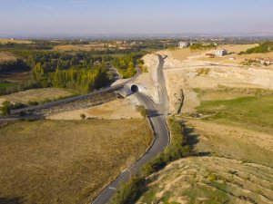 Hatunsuyu’nda Hemzemin Geçidi Yol Çalışmaları Tamamlandı