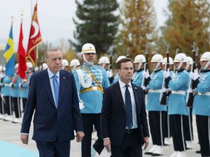 Cumhurbaşkanı Erdoğan, İ̇sveç Başbakanı Ulf Kristersson’u Resmi Törenle Karşıladı