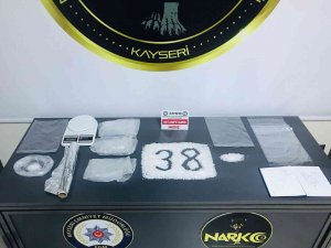Torbacılar Uyuşturucuyu Satamadan Enselendi