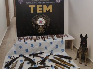 Bakan Soylu, Mardin’de Ele Geçirilen Silahları Paylaştı: "Vatan Sevdası Yakalamadan Duramıyoruz”