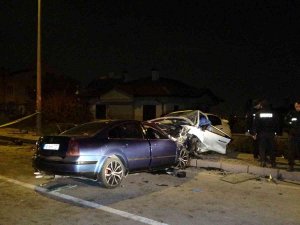 Kayseri’de İki Otomobil Kafa Kafaya Çarpıştı: 2 Ölü, 6 Yaralı