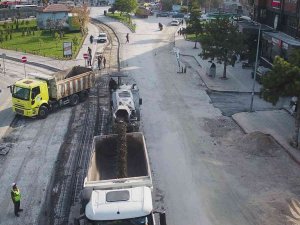 Kütahya’nın Çinigar Caddesi’nde Asfalt Mesaisi