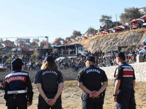 Jandarma, Boğa Güreşlerinde Kuş Uçurtmadı