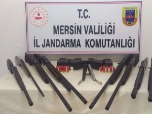 Otomobilde 8 Ruhsatsız Av Tüfeği İle 2 Tabanca Ele Geçirildi