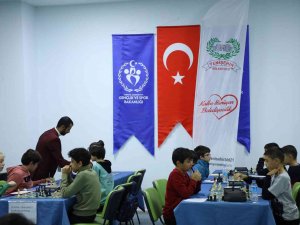 Çocuklar ‘Cumhuriyet Satranç Turnuvasında’ Kıyasıya Mücadele Etti