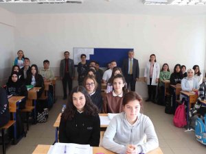 Kaymakam Öztürk, Öğretmenler Ve Öğrenciler İle Bir Arada