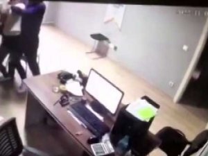 Site Yöneticisi İle Kiracı Arasında Saç Saça Baş Başa Kavga Çıktı