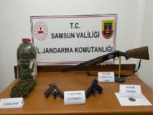 Uyuşturucu Dolu Poşeti Araçtan Attılar Ama Yakalanmaktan Kurtulamadılar