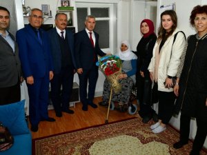 Başkan Çınar, Engelli Araç Talebini Yerine Getirdi
