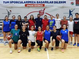 Kepez’in Kız Basketbol Takımı Şampiyonluğa Yürüyor