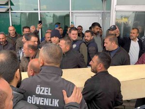 Ağrı’da Kazada Ölenlerin Cenazeleri Yakınlarına Teslim Ediliyor