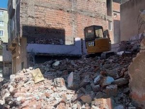 Bağlar’da Zehir Tacirlerinin Mesken Edindiği Yapılar Ortadan Kaldırılıyor