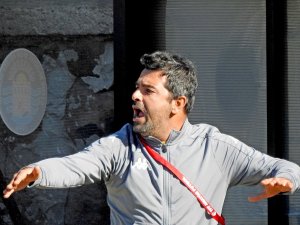Çeşme Belediyespor, Teknik Direktör Karatepe İle Yollarını Ayırdı