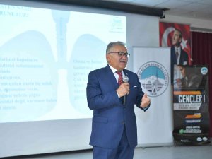 Başkan Büyükkılıç, Yeşilhisar’da Muhtarlara Yönelik Düzenlenen Eğitim Seminerine Katıldı