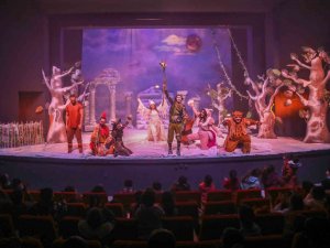 İ̇lkokul Öğrencileri Tiyatro İle Buluşuyor