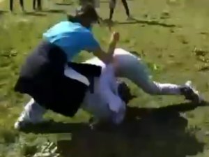 Antalya’da Kız Öğrenciler Yine Saç Saça Baş Başa Kavga Etti