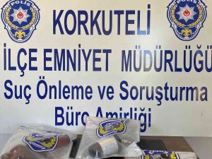 Otodan Hırsızlık Yaptılar, ’Dur’ İhtarına Uymayan Arkadaşlarının Yanında Yakalandılar