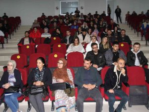 Üniversite Öğrencilerine ’Bağımlılıkla Mücadele’ Konferansı