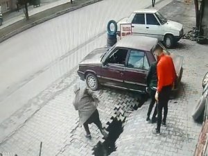 Kaldırımın Çökme Anı Kamerada