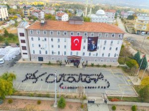 Konya’da Öğrenciler Atatürk’ün İmzasını Oluşturdu