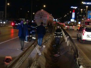 Lpg Yüklü Tanker Kaza Yaptı, Patlamaması Faciayı Önledi
