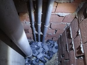 Havalandırma Boşluğuna Düşen Güvercinleri İtfaiye Kurtardı
