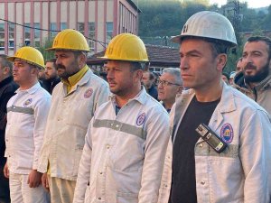 Madenci Ve Yol İnşaatı İşçileri İle Vatandaşlardan Atatürk’e Saygı Duruşu