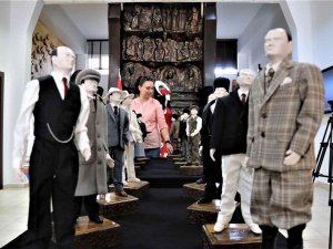20 Kişilik Ekip 1.5 Yılda Atatürk’ün 15 Farklı Elbisesinin Birebir Aynısını Dikti