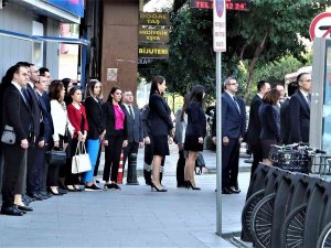 Saygı Duruşu Sırasında Yaşanan Zincirleme Kazada 6 Araç Birbirine Girdi