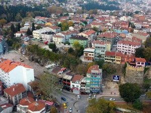 Bursa’da Binalar Yıkılıyor, Tarihi Surlar Ortaya Çıkıyor