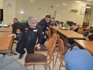 Öğrencilere Yönelik ‘Deprem Anı, Çök Kapan Tutun Ve Tahliye’ Tatbikatı Yapıldı