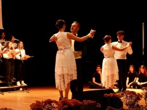 Muğla’da Vals Ve Zeybek Gösterisi Öğrenciler Tarafından Canlandırıldı