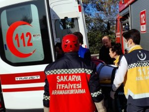 Hafif Ticari Araçla Otomobil Çarpıştı: 3 Yaralı