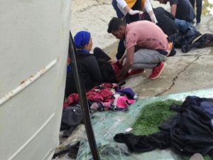 Tarım İşçilerini Taşıyan Midibüs Devrildi: 12 Yaralı