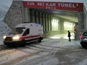 3 Bin Rakımlı Karabet Geçidi’nde Kar Yağışı