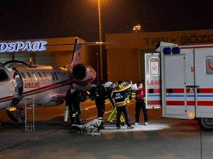 Umre’de Rahatsızlanan 2 Türk Vatandaşı Ambulans Uçakla Türkiye’ye Getirildi