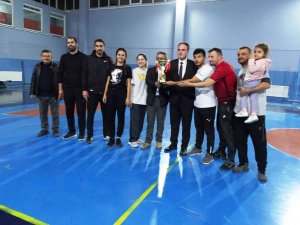 Hisarcık’taki Voleybol Turnuvasının Şampiyonu Şehitler Ortaokulu Oldu