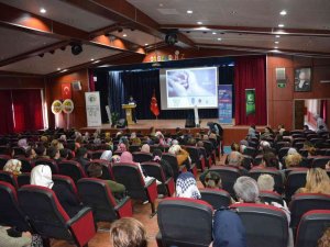 Narkotik Polisinden Bergamalı Annelere Uyuşturucu Semineri