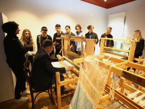 “İ̇pek Mendil” Öyküsü Eşliğinde İpeğin Yolcuğunu Öğrendiler