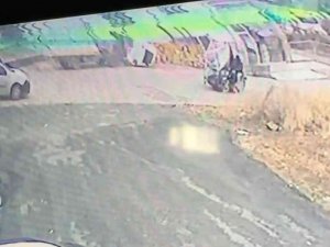 Elazığ’da Akıllara Durgunluk Veren Kaza: Kupası Açılan Kamyonet Çocuk Parkına Daldı